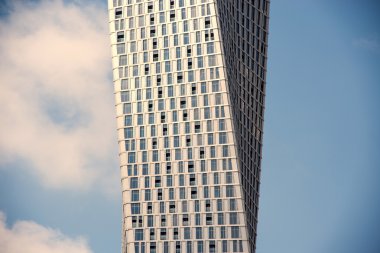 Dubai Yat Limanı Cayan kulede.
