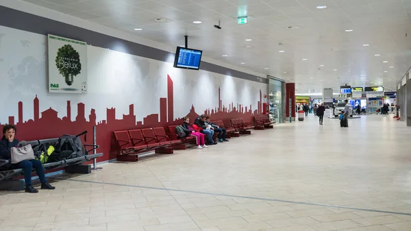 Vue intérieure de l'aéroport de Bologne — Photo