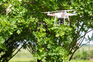 Quadrocopter İHA 'sı uçar