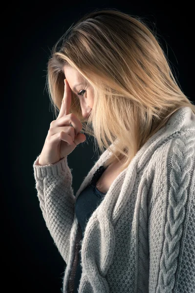 Blonde vrouw dicht omhoog profiel portret — Stockfoto