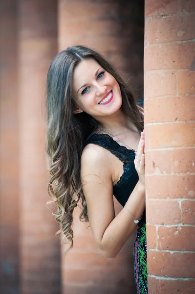 Beautiful brunette girl outdoors intimate portrait. — Stock Photo, Image