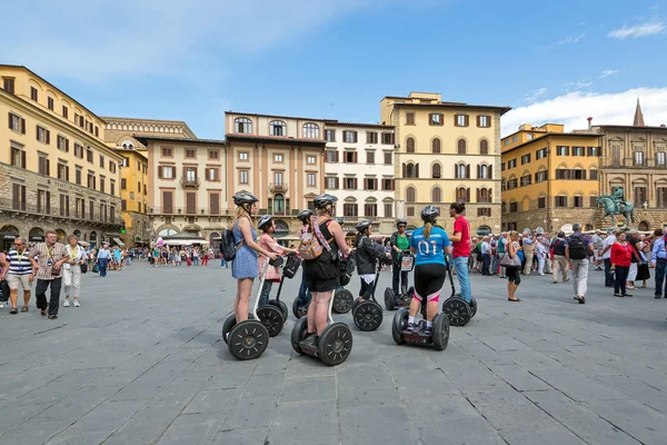 Tourists visiting the city during their guided Segway — Stock Photo, Image