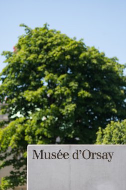 Musée d'Orsay işareti.