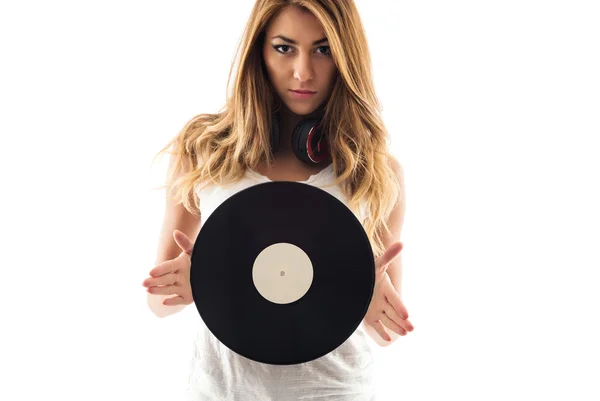 Joven mujer sosteniendo un disco de vinilo — Foto de Stock