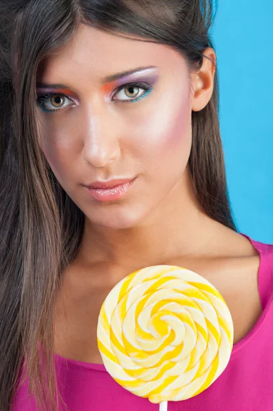 Young beautiful woman with lollipop. — Stock Photo, Image