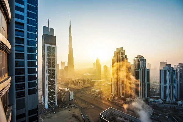 Dubai skyline ao sol . — Fotografia de Stock