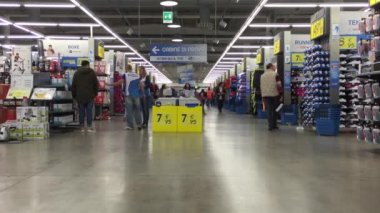 Dekatlon spor mağaza içinde görünüm