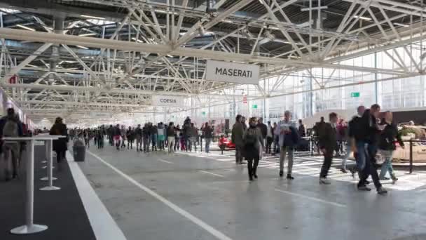 Bologna Italia Diciembre 2014 Personas Que Visitan Pabellón Maserati Del — Vídeos de Stock