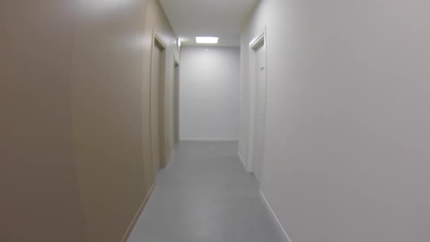 Empty medical building corridor — Stock Video