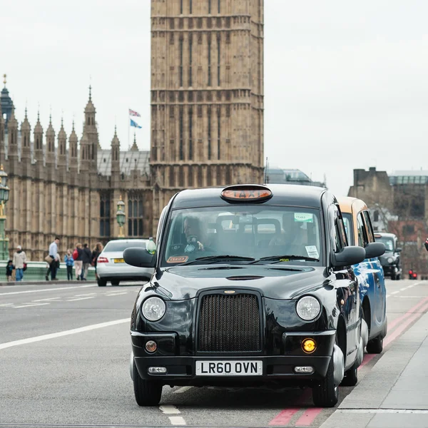 Klasyczne czarne taksówki brytyjski — Zdjęcie stockowe