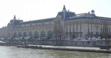 Seine Nehri ve Müzesi d'Orsay