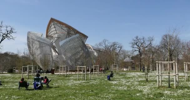 Louis Vuitton Foundation byggnad — Stockvideo