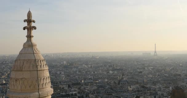 Utsikt över staden från Sacre Coeur Cathedral. — Stockvideo