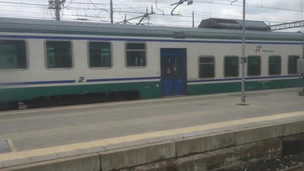 Arrivo alla stazione centrale dei treni — Video Stock