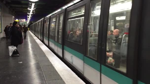 Chateau d'Eau Metro Station — Stock Video