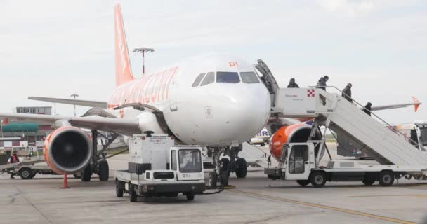 Επιβίβαση Easy Jet αεροπλάνο — Αρχείο Βίντεο