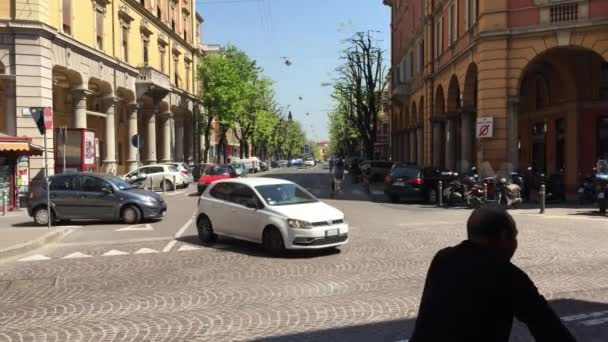 Trafik i Santo Stefano street — Stockvideo