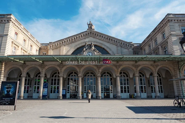 Πρόσοψη του σιδηροδρομικού σταθμού Gare de l 'Est στο Παρίσι — Φωτογραφία Αρχείου