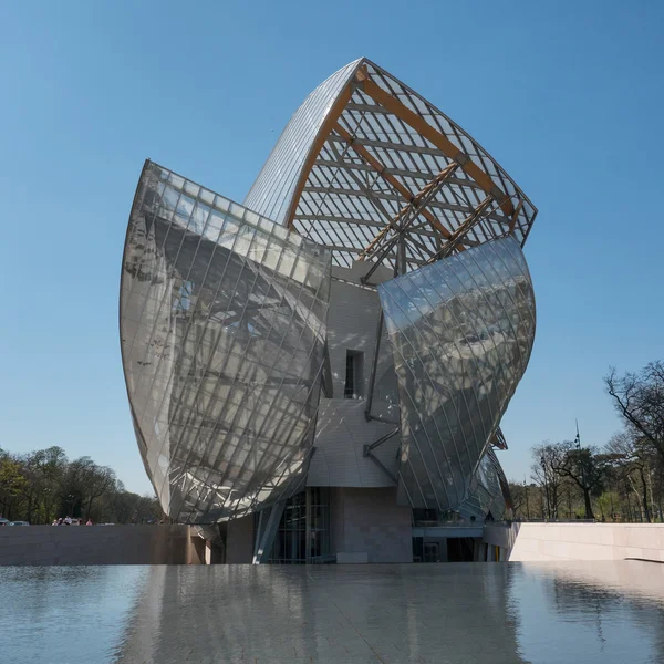 Louis Vuitton Foundation building in Paris — Stock fotografie