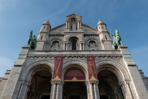 Facade of Sacre Coeur Cathedral in Paris — Zdjęcie stockowe