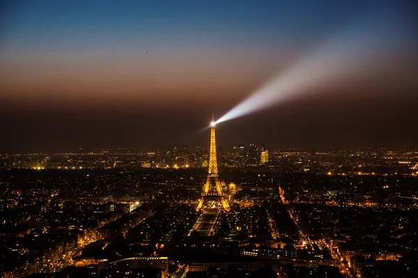 Scenic view of Paris skyline with Eiffel Tower — Stok fotoğraf