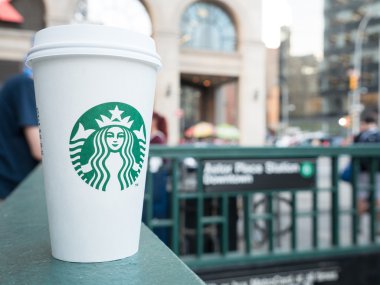 Starbucks sıcak içecek kahve