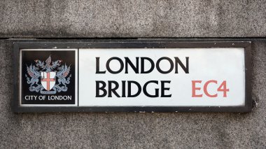 London Bridge road sign