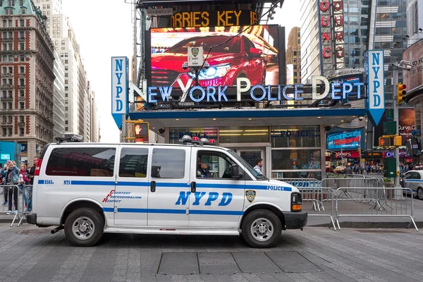 Camioneta de la policía de Nueva York en Times Square — Foto de Stock