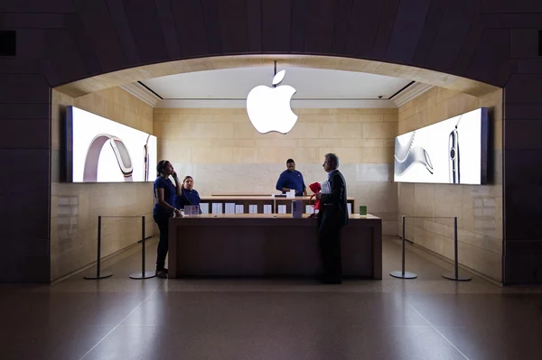Recepção da Apple Store dentro da Grand Central Station em Nova York — Fotografia de Stock