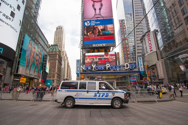 NYPD van and sign at Times Square in New York — стокове фото