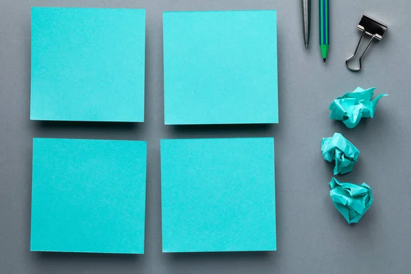 Concept Minimal Bureau Avec Des Notes Papier Couleur Azur Espace — Photo