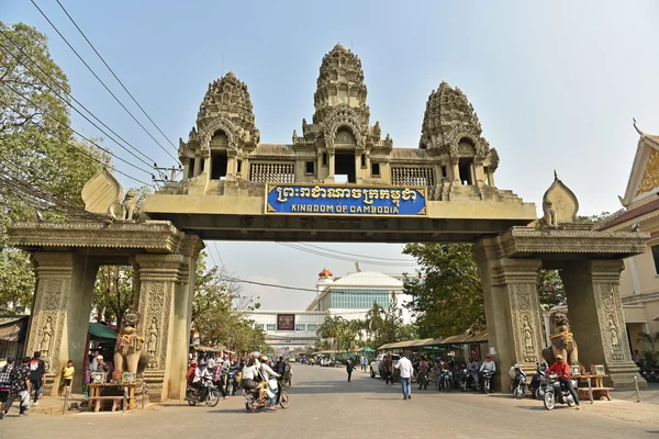 La gente cruza la frontera entre Tailandia y Camboya —  Fotos de Stock