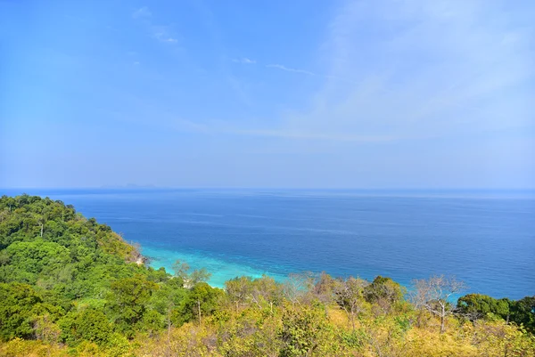 Point de vue falaise du Chado sur l'île d'Adang — Photo