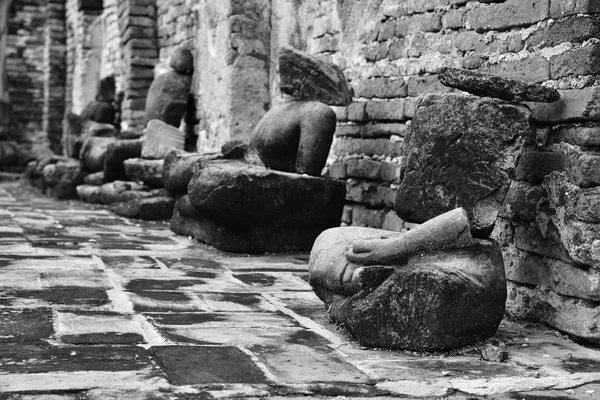 Damaged Buddha statues — Stock Photo, Image