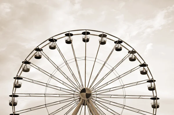 Roda gigante na tonificação sépia — Fotografia de Stock