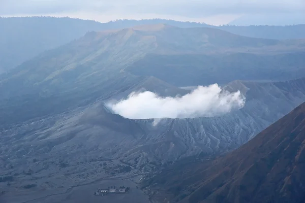 装载溴火山口火山 — 图库照片