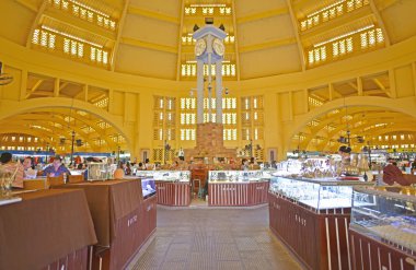 Merkez çarşı (Phsar Thmei iç)