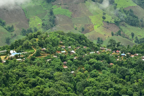 Blick auf das Dorf auf dem Berg im Bezirk Pua — Stockfoto