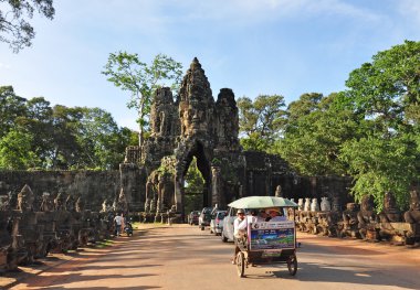 Güney kapısı Angkor Thom turist ziyaret