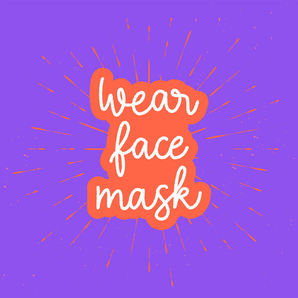 Носите маску для лица с надписью от солнечных лучей.