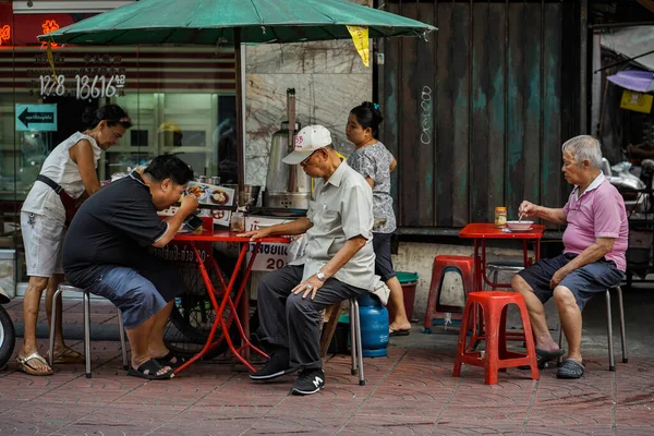 Bangkok Thailand October 2018 Unidentified People Eating Street Food Yaowarat — Stock Photo, Image