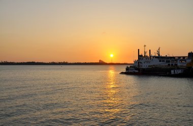 gün batımında Limanı