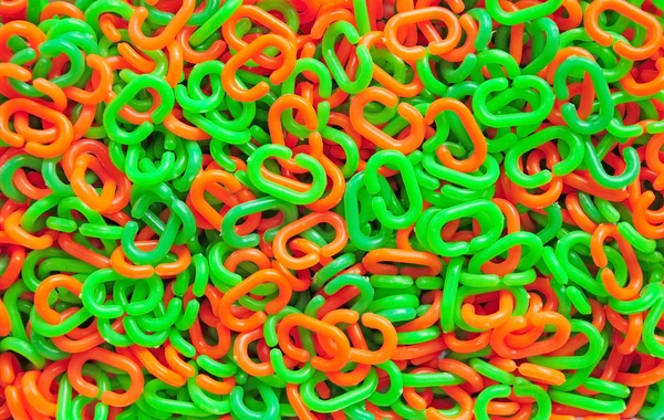 Green and orange plastic chain — Stock Photo, Image