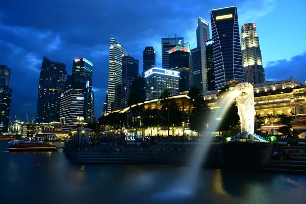 Singapur Finans bölgesine merlion Parkı — Stok fotoğraf