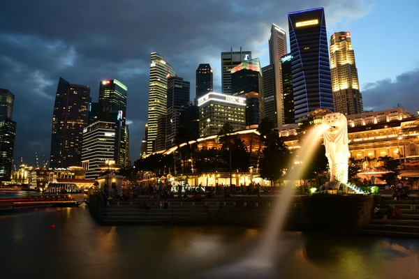 Singapur Finans bölgesine merlion Parkı — Stok fotoğraf