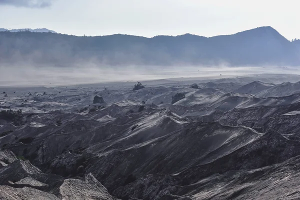 Capa ceniza volcánica como tierra de arena del volcán Monte Bromo — Foto de Stock