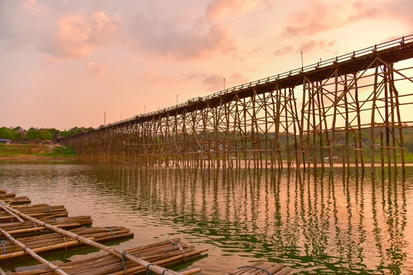 Alte Holzbrücke in Sangkhlaburi — Stockfoto