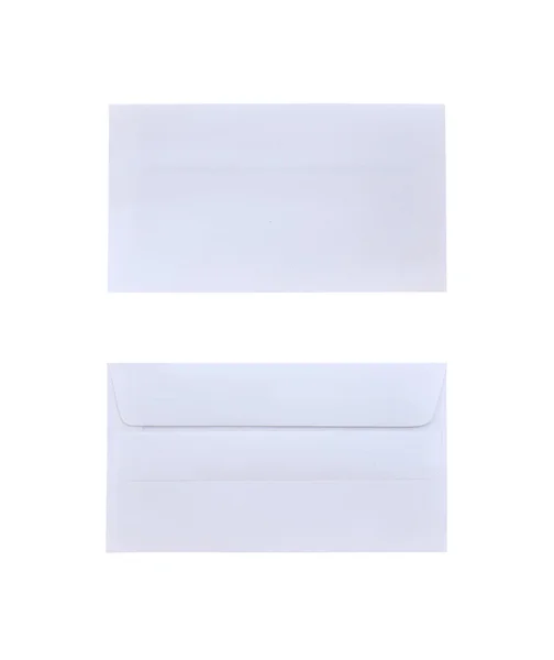Białe koperty na na białym tle — Zdjęcie stockowe