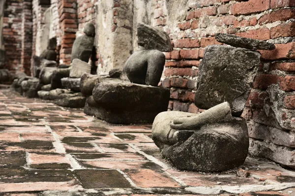 Hasarlı Buda heykelleri — Stok fotoğraf