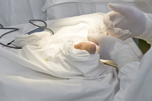 Doctors with tools in hands making surgery — Stock Photo, Image